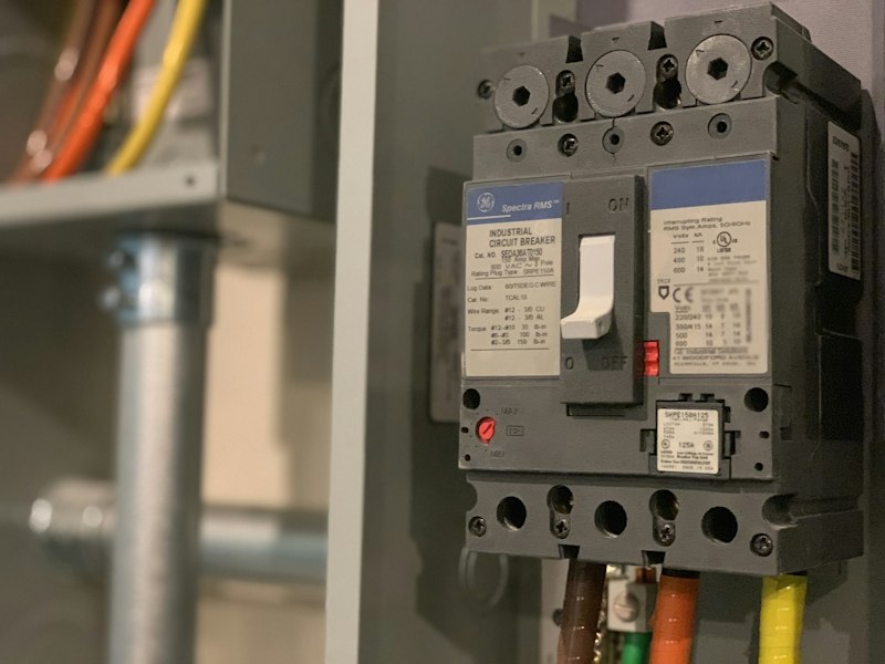 Signs your fuse box needs replacing